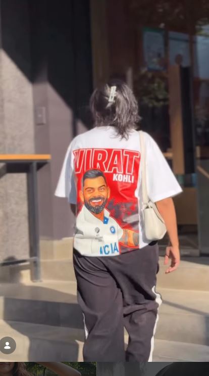 @luciitrijani wearing Virat Kohli-King of Cricket