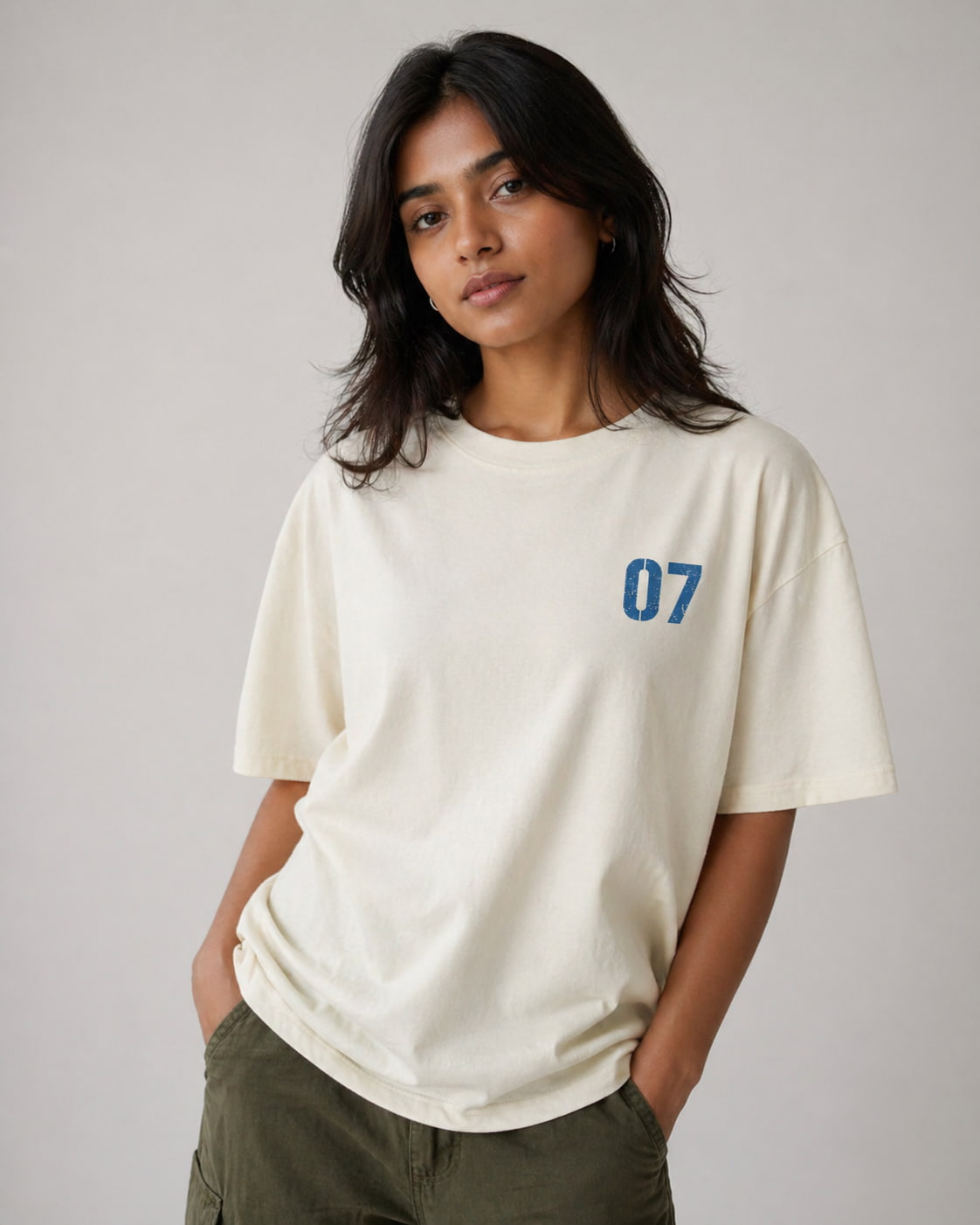 Person wearing a white t-shirt with the number 07 on a plain background