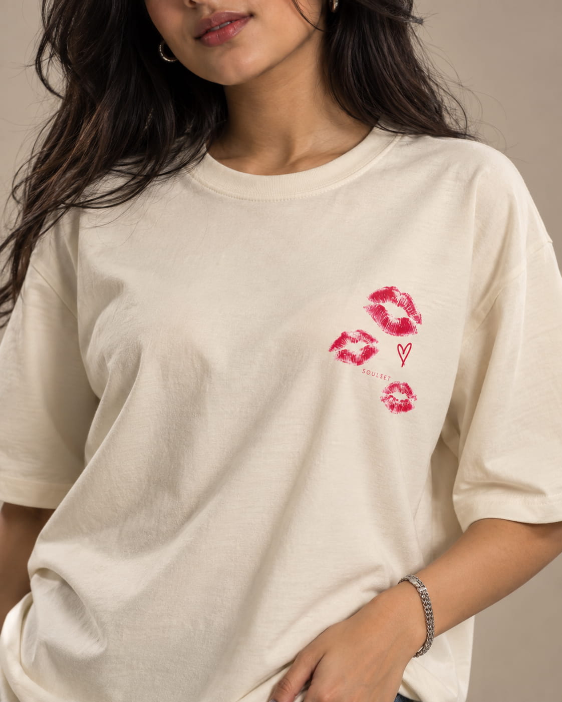 Cream Tee with Kiss Graphic front 